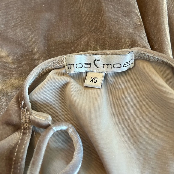 Velvet tank top with lace detailing - Picture 3 of 3